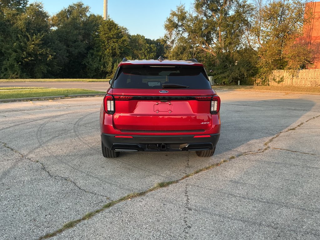 New 2026 Ford Explorer ST-Line w/ ST-Line Street Pack AWD/4WD image 4