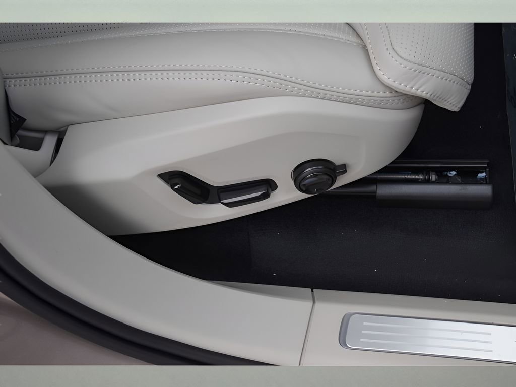 New 2026 Volvo XC90 B5 Ultra w/ Protection Package Premier image 32