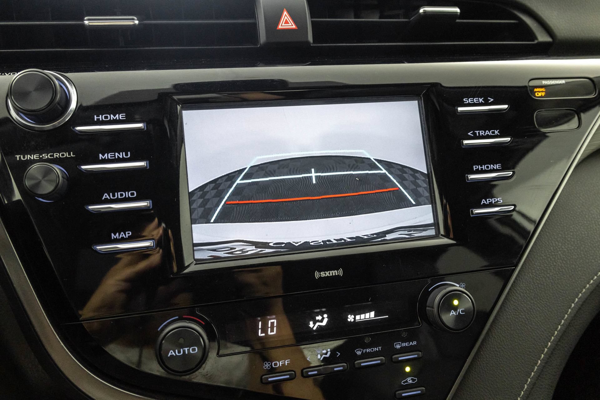 Used 2020 Toyota Camry SE AWD/4WD image 10