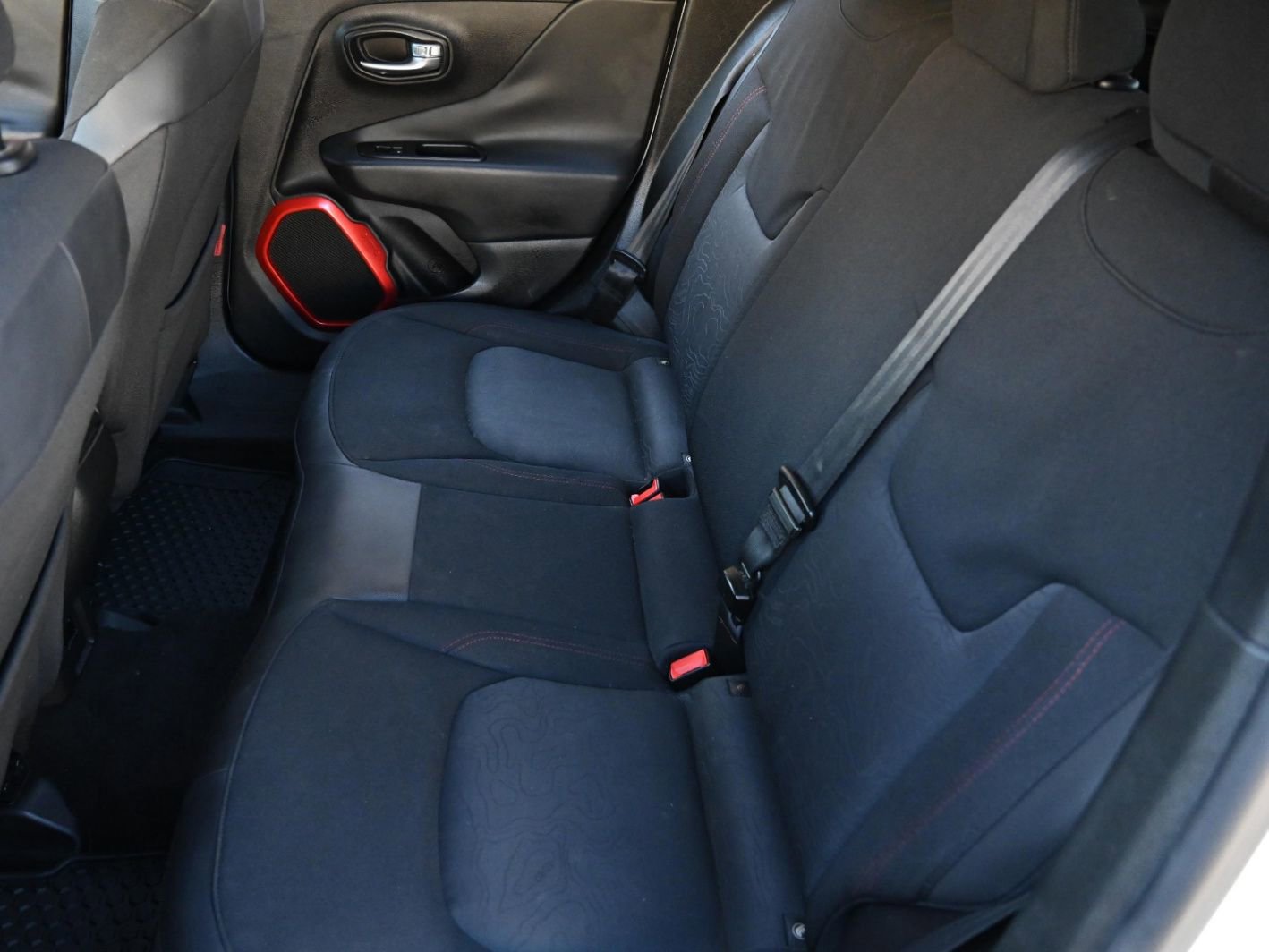 Used 2016 Jeep Renegade Trailhawk AWD/4WD image 10
