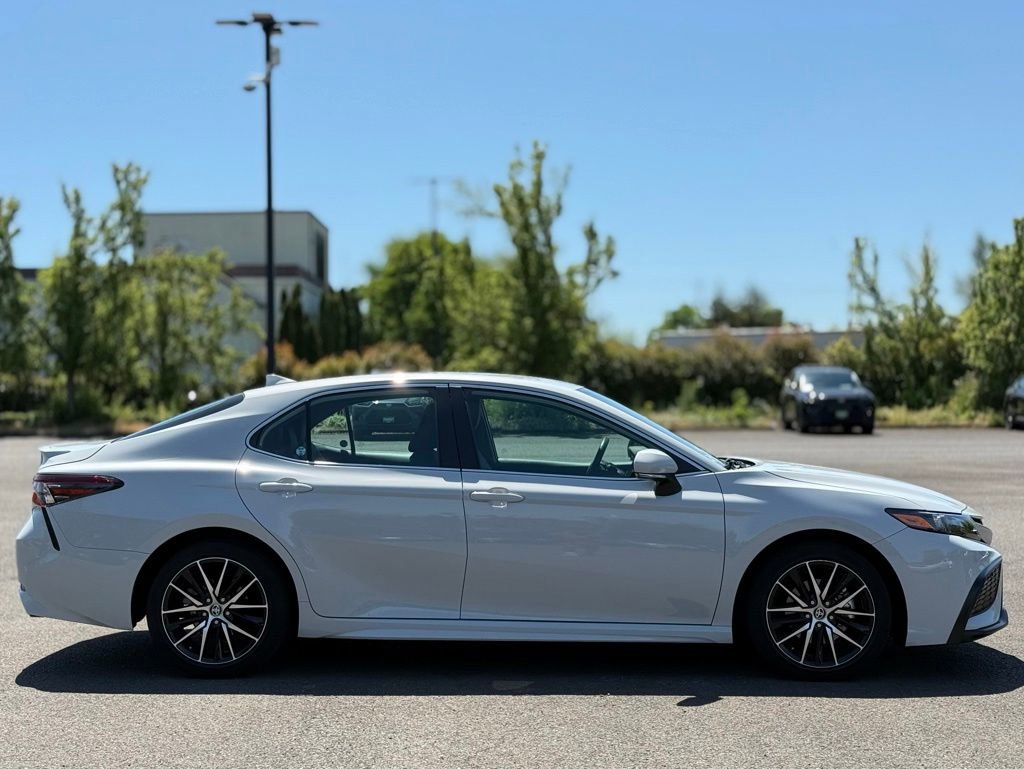 Used 2024 Toyota Camry SE FWD image 6