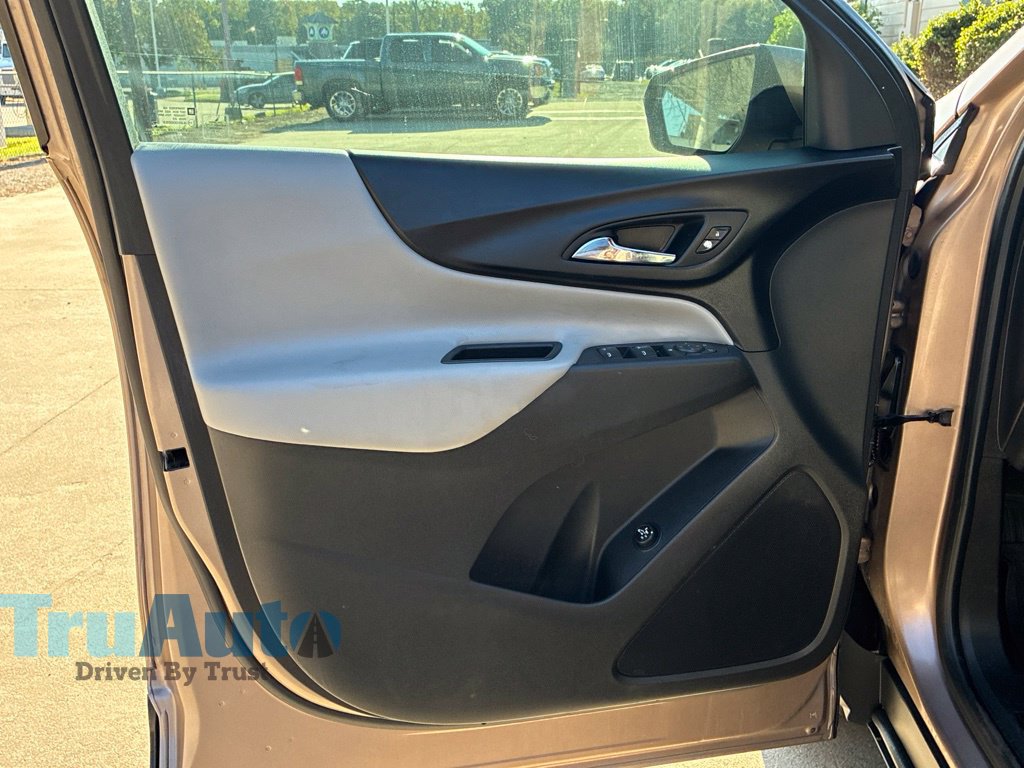 Used 2018 Chevrolet Equinox LT FWD image 20