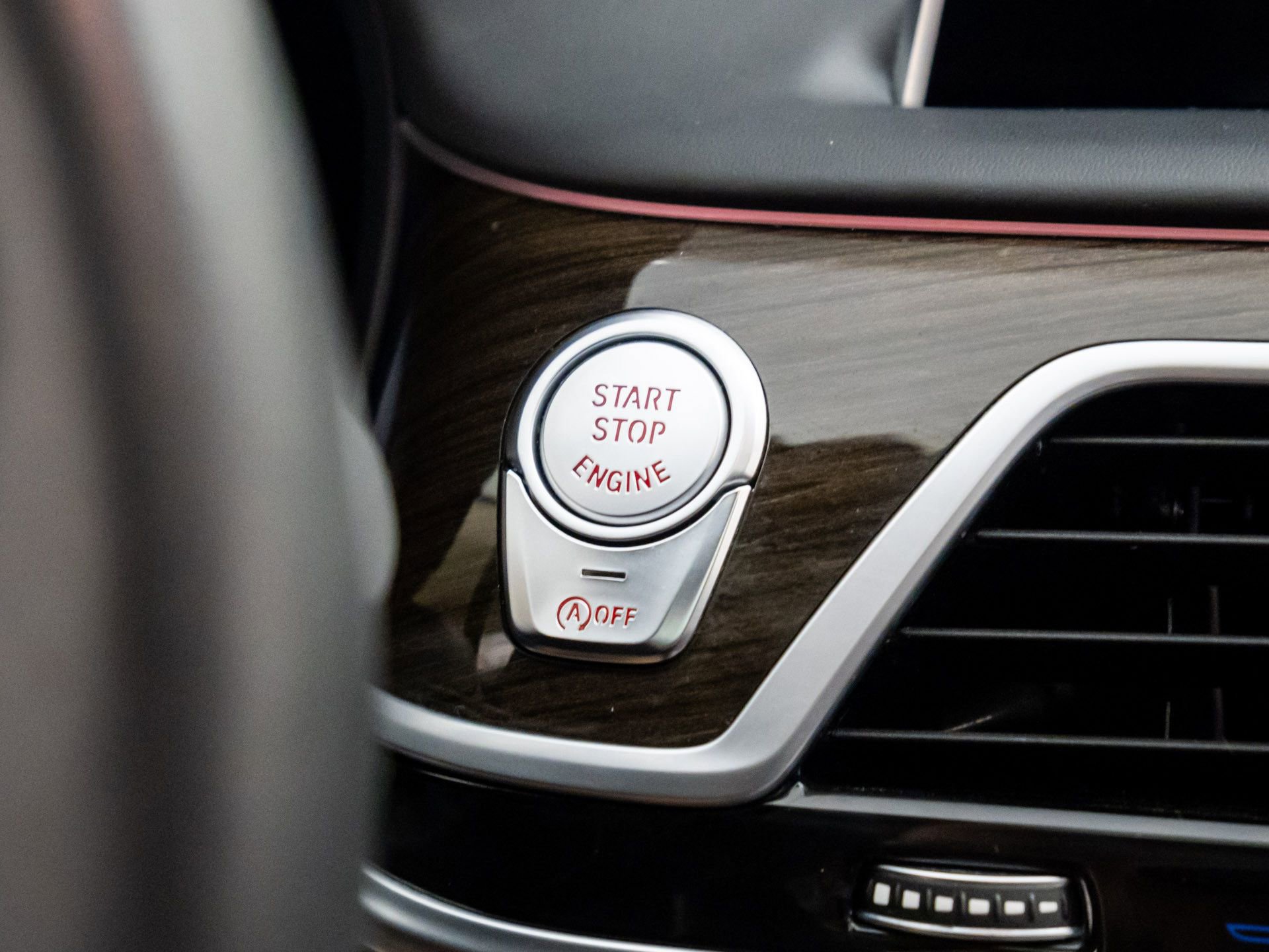 Certified 2022 BMW 750i xDrive w/ Executive Package image 22