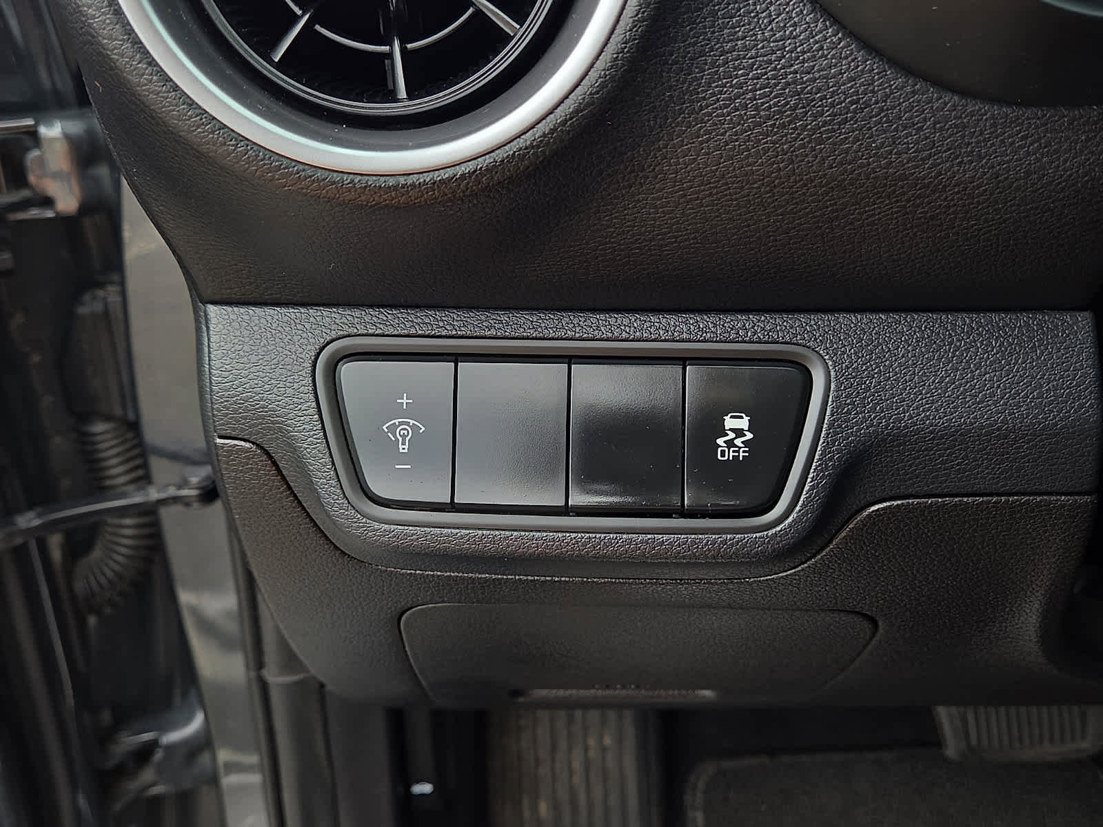 Used 2023 Kia Forte LXS image 27