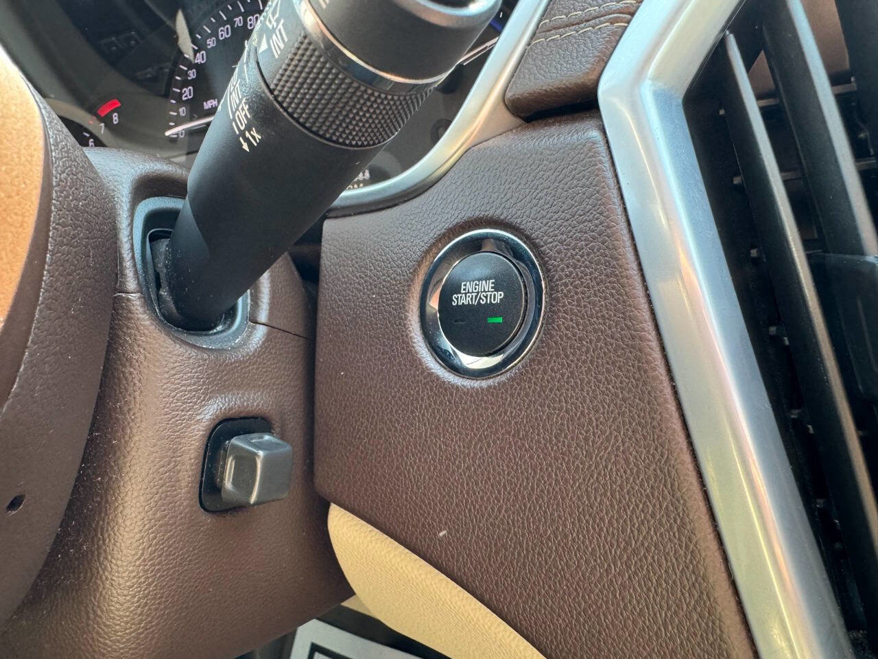 Used 2014 Cadillac SRX Luxury image 21