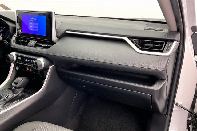 Used 2024 Toyota RAV4 XLE AWD/4WD image 16