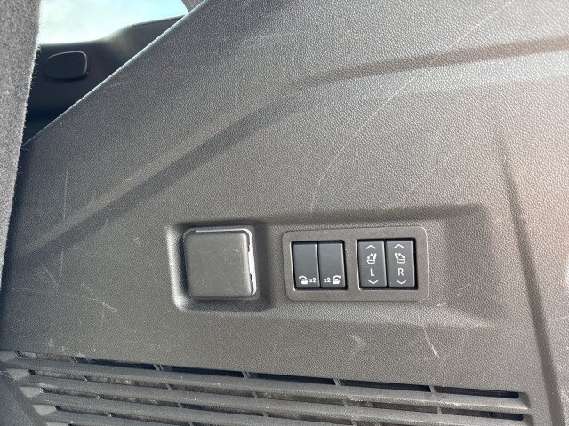 Used 2025 Chevrolet Tahoe Premier RWD image 18