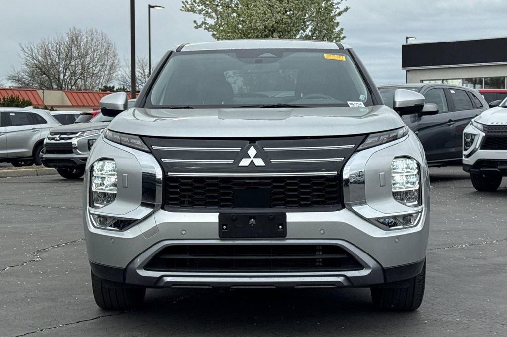 Used 2025 Mitsubishi Outlander SE AWD/4WD image 9