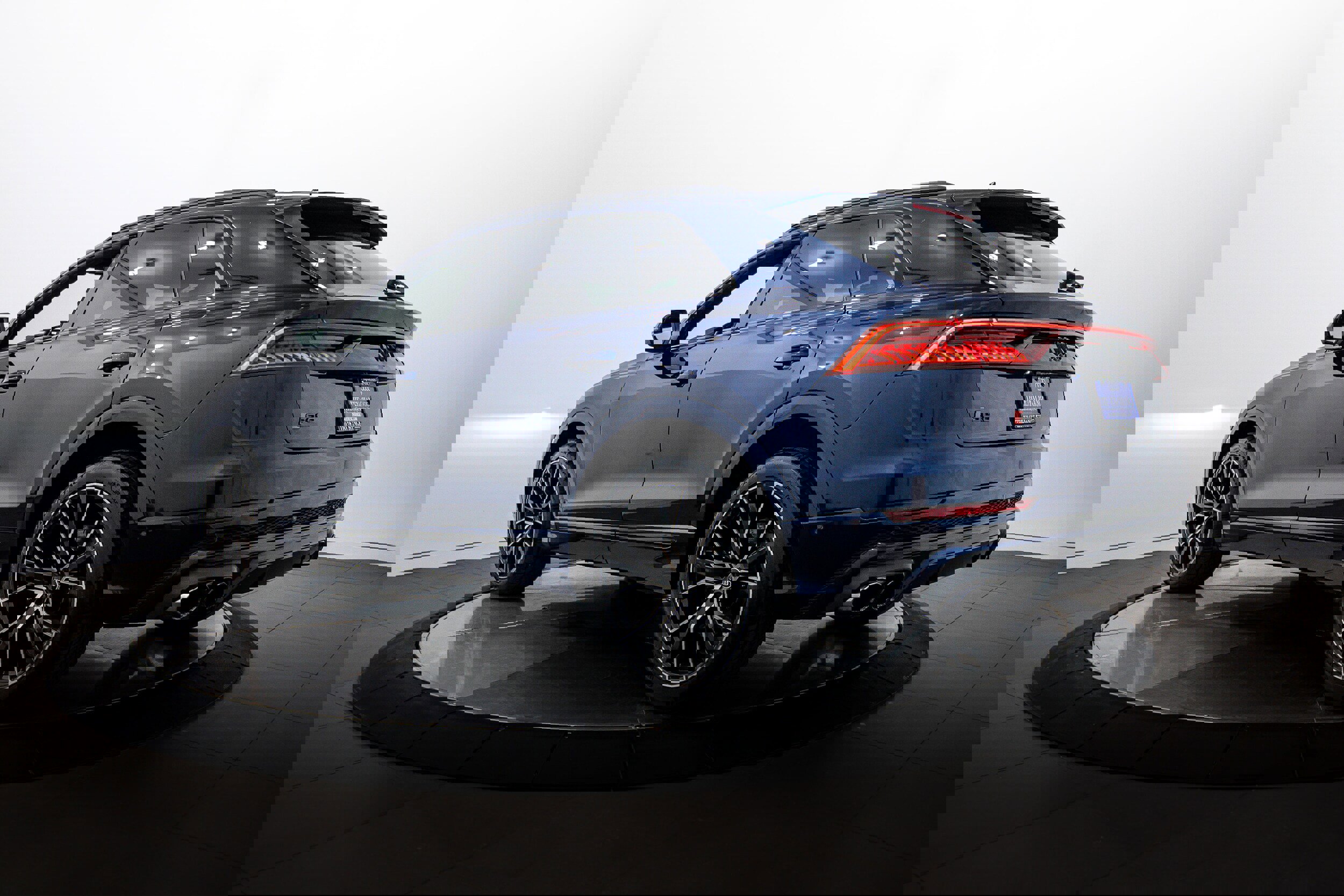 Used 2021 Audi SQ8 Premium Plus w/ SQ8 Black Optic Package image 5