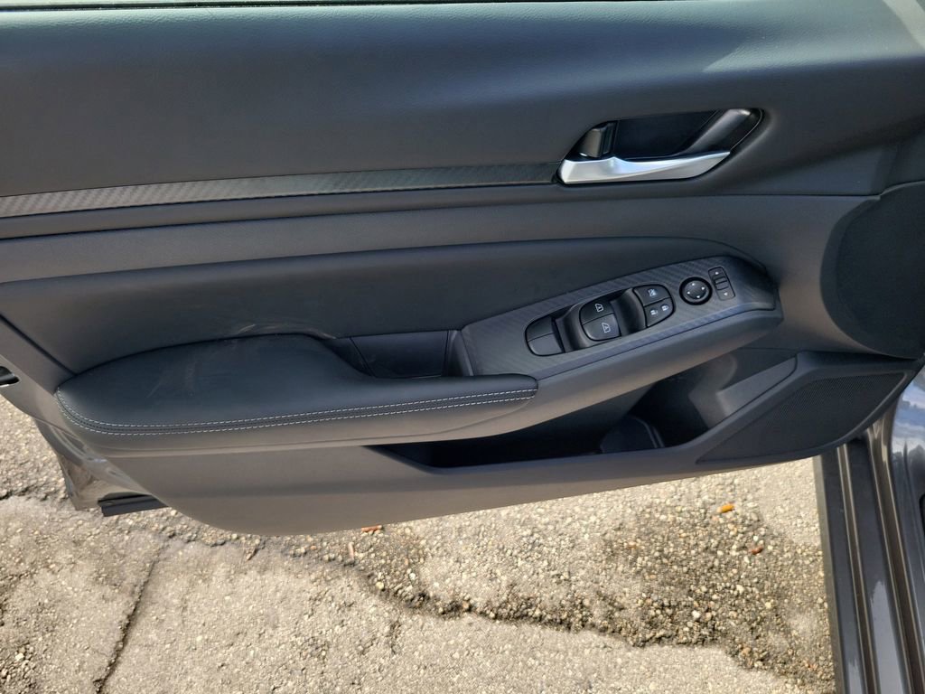 Used 2025 Nissan Altima 2.5 SV w/ SV Special Edition Package image 16