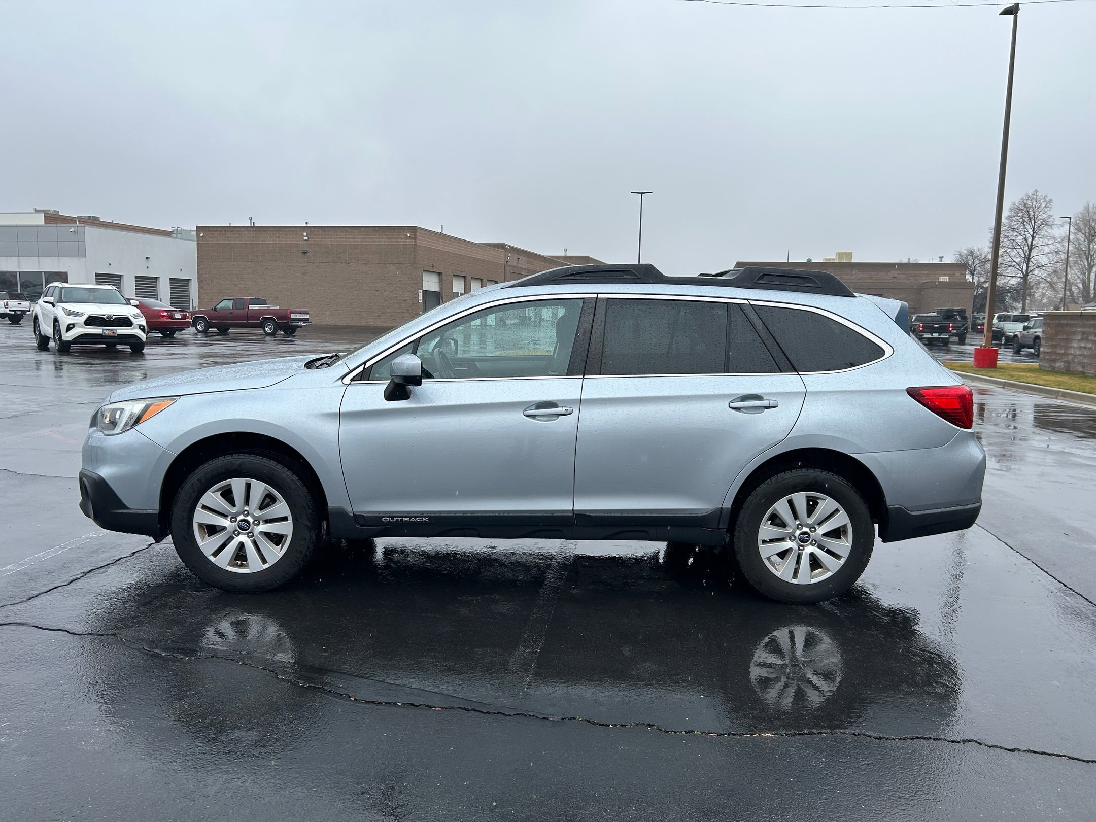 Used 2016 Subaru Outback 2.5i Premium image 2