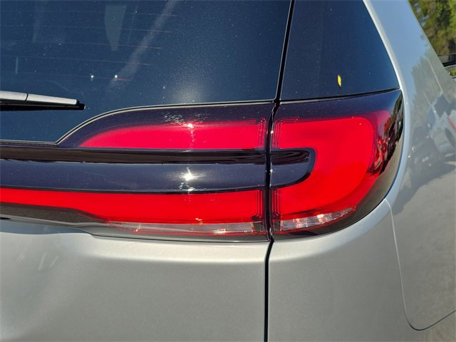 New 2026 Chrysler Pacifica Select image 8