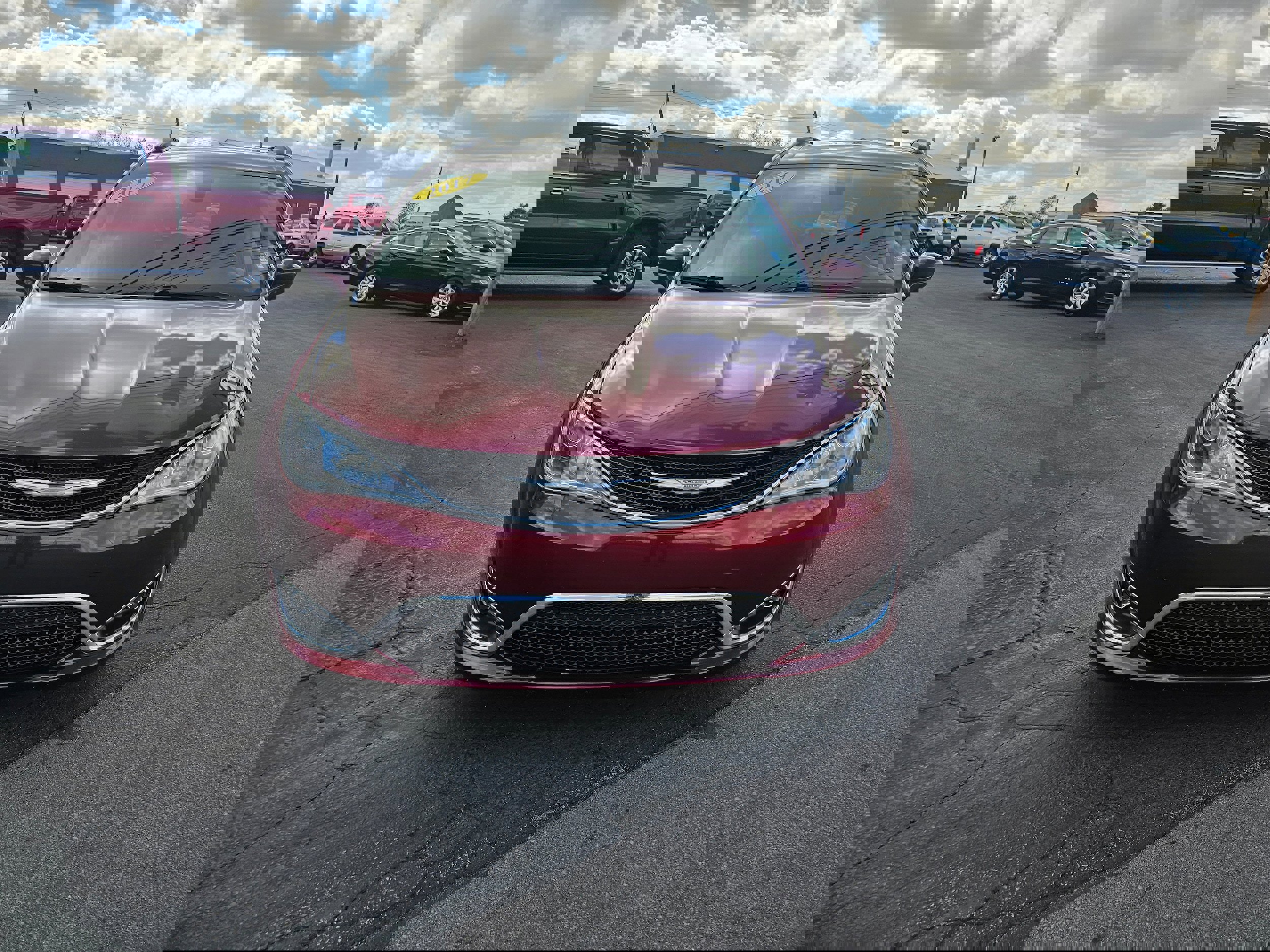 Used 2017 Chrysler Pacifica Touring-L image 2