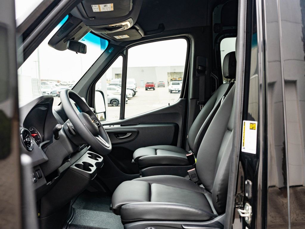 Used 2023 Mercedes-Benz Sprinter 2500 image 21