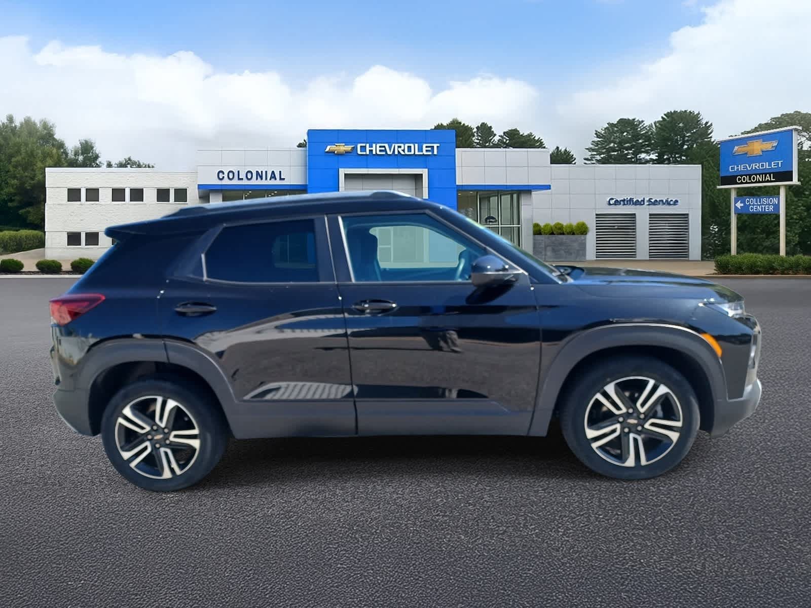 Used 2023 Chevrolet TrailBlazer LT FWD image 3