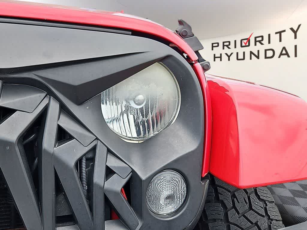 Used 2014 Jeep Wrangler Unlimited Sahara w/ Connectivity Group AWD/4WD image 8