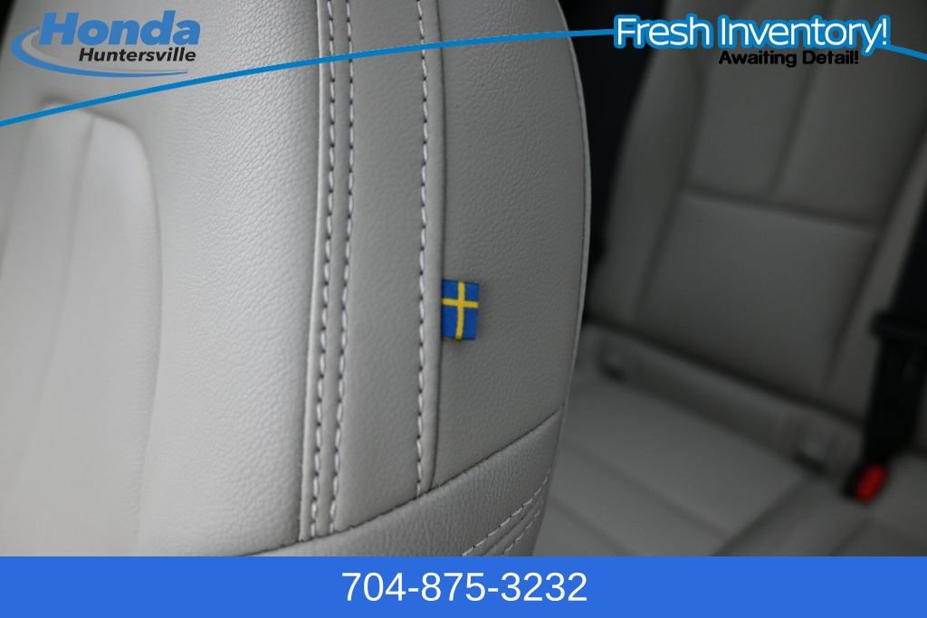 Used 2025 Volvo XC40 B5 Plus AWD/4WD image 21