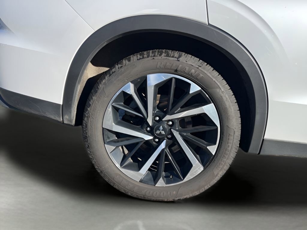 Used 2022 Mitsubishi Outlander ES image 12