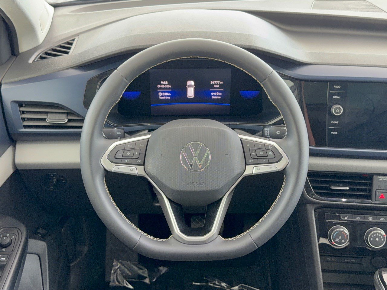Used 2023 Volkswagen Taos SE w/ Panoramic Sunroof Package FWD image 10