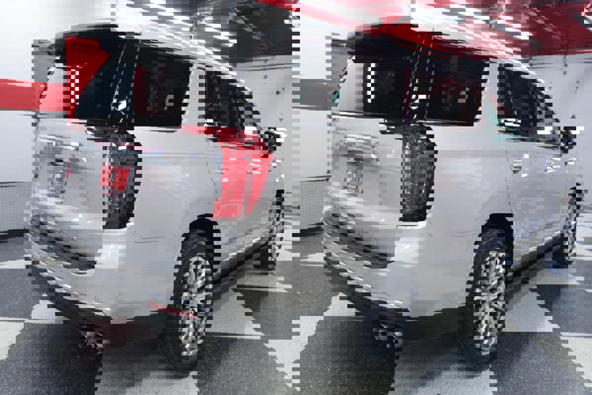 Used 2022 GMC Yukon Denali w/ Denali Premium Package image 7