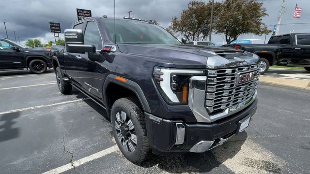 New 2026 GMC Sierra 3500 Denali w/ Denali Reserve Package AWD/4WD image 4