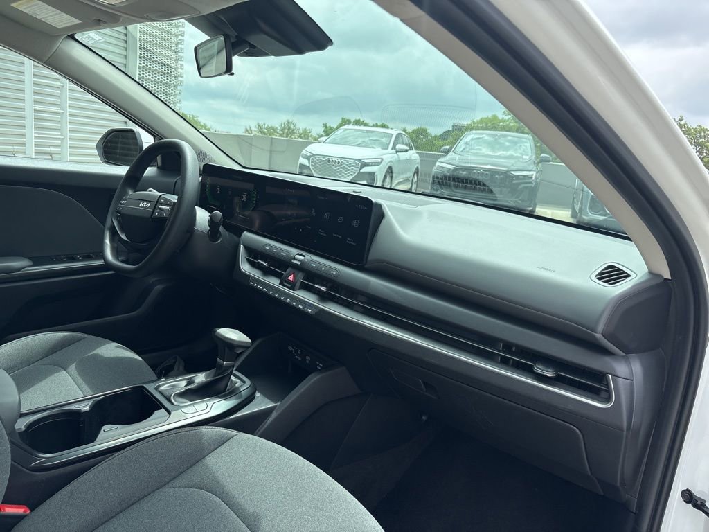 Used 2025 Kia K4 LXS image 15