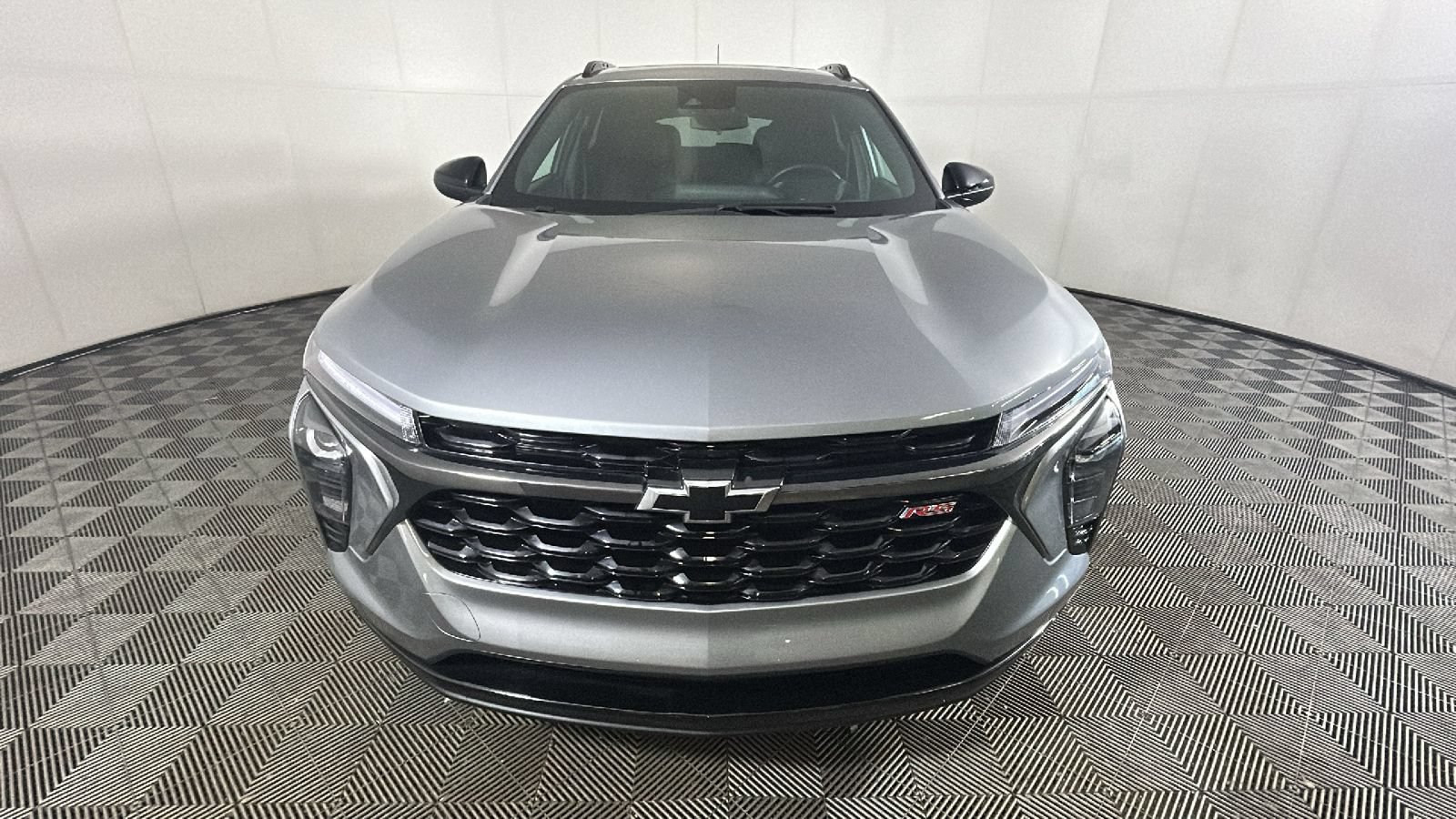 Used 2024 Chevrolet Trax RS w/ Sunroof Package FWD image 9