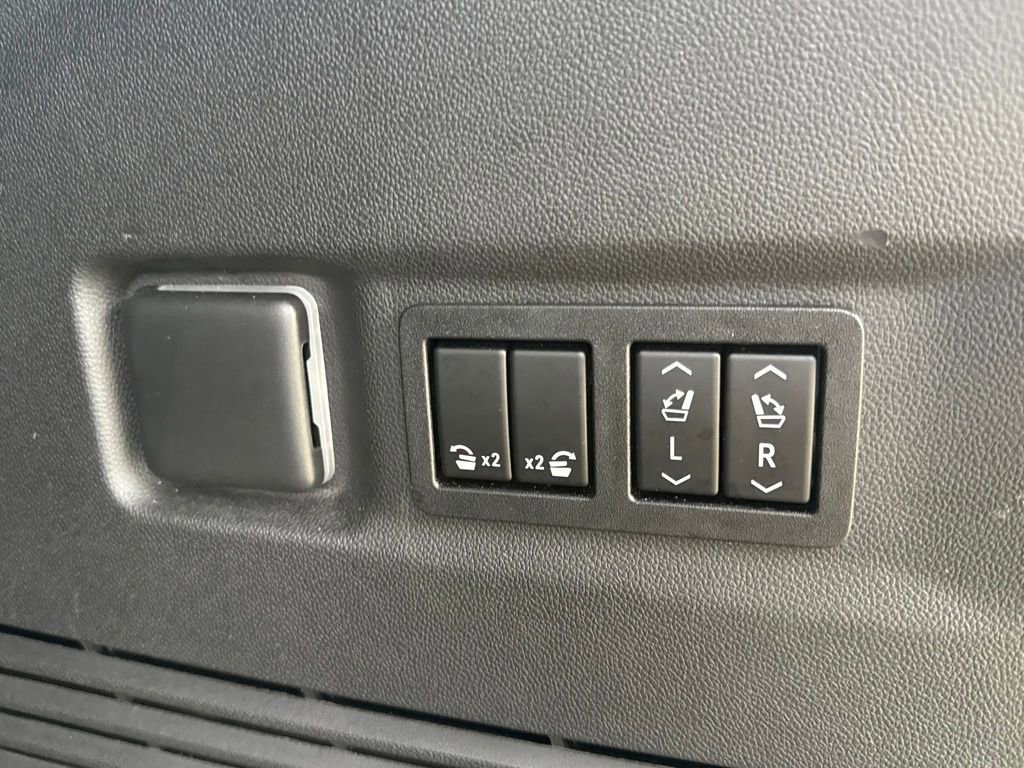 Used 2021 Chevrolet Suburban High Country image 49