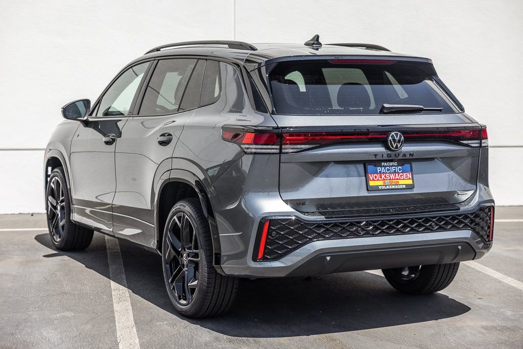 New 2026 Volkswagen Tiguan SE R-Line FWD image 4