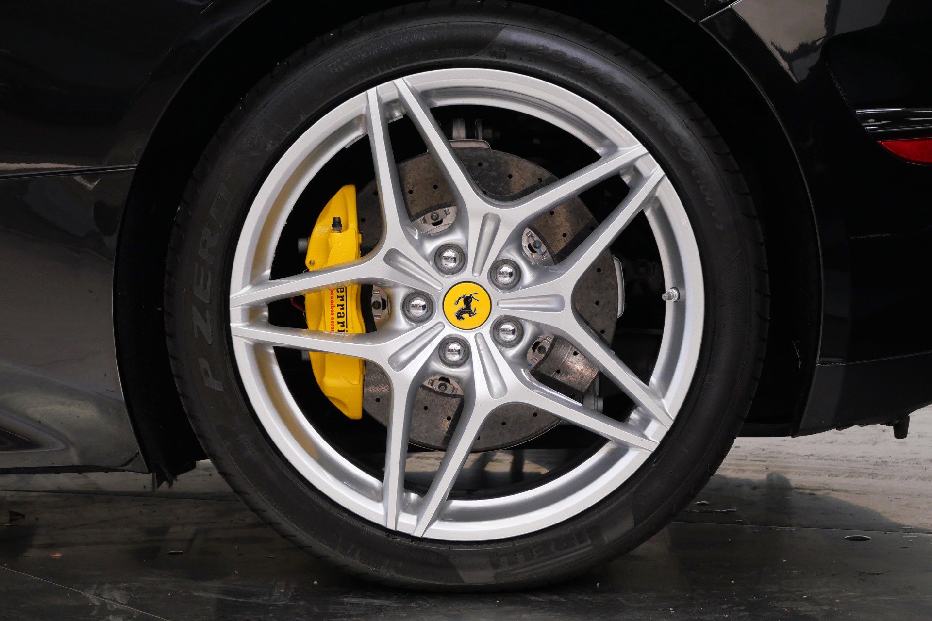 Used 2015 Ferrari California T RWD image 11