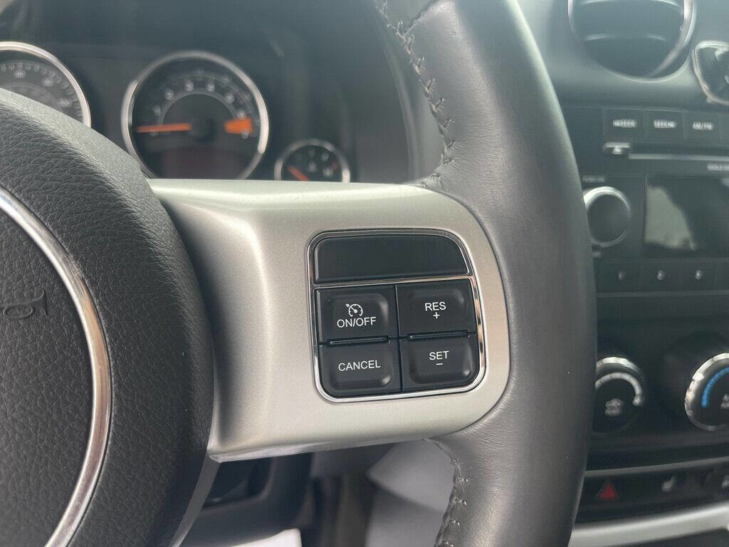 Used 2016 Jeep Compass Latitude image 32