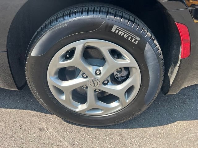 Used 2024 Chrysler Pacifica Limited AWD/4WD image 40