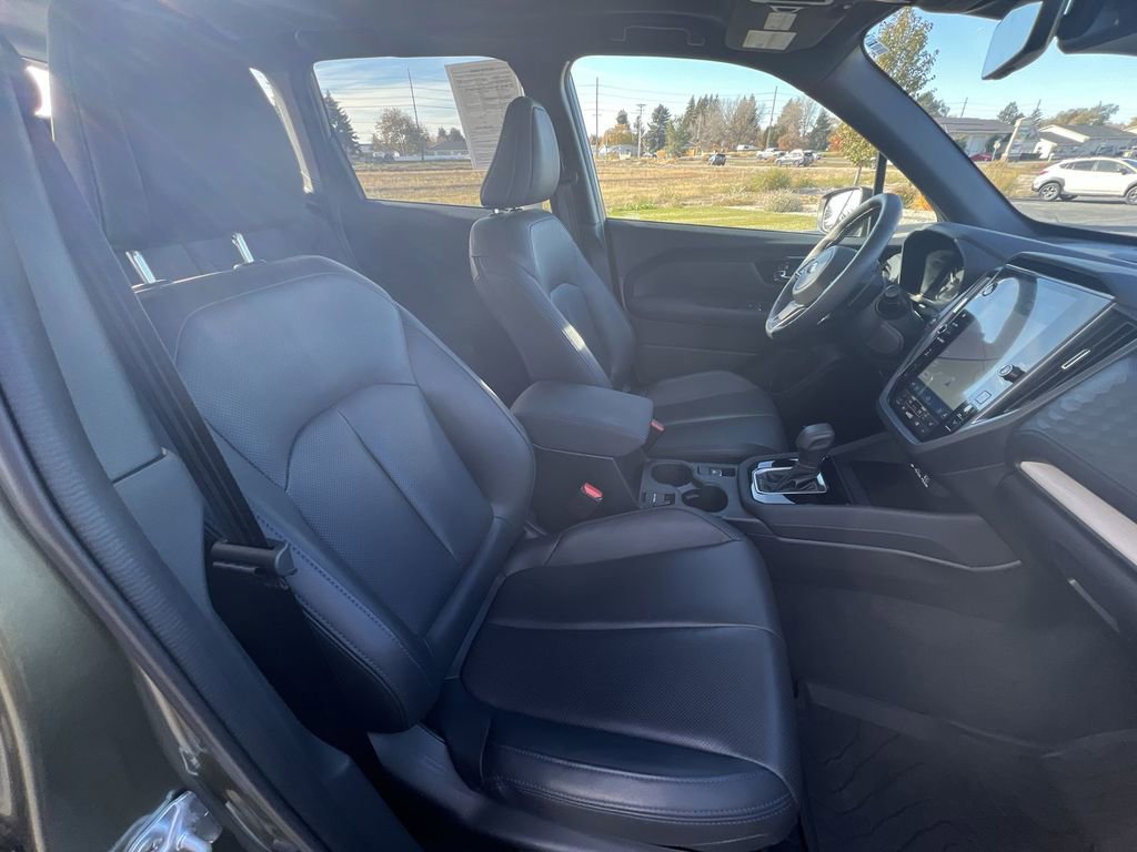 Used 2025 Subaru Forester Limited image 29