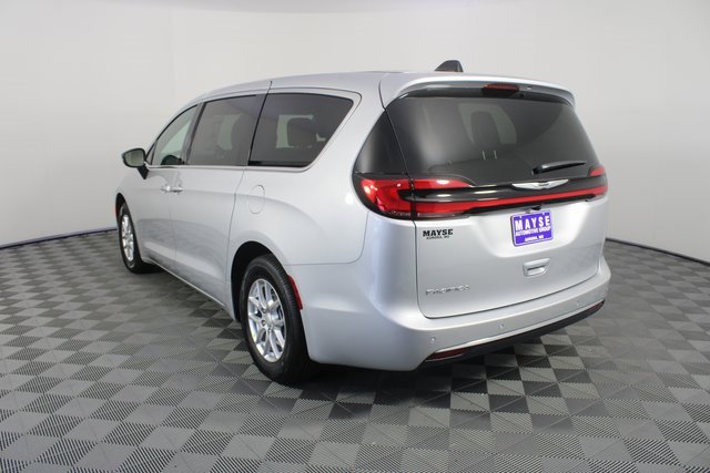 New 2026 Chrysler Pacifica Select image 26