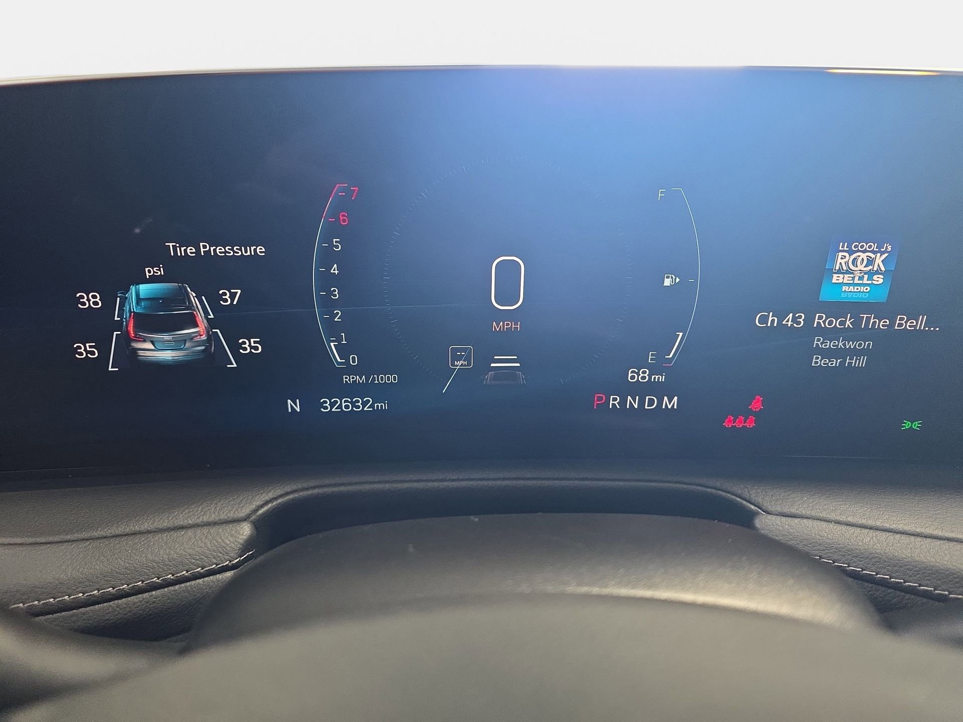 Used 2025 Cadillac XT4 Premium Luxury image 19