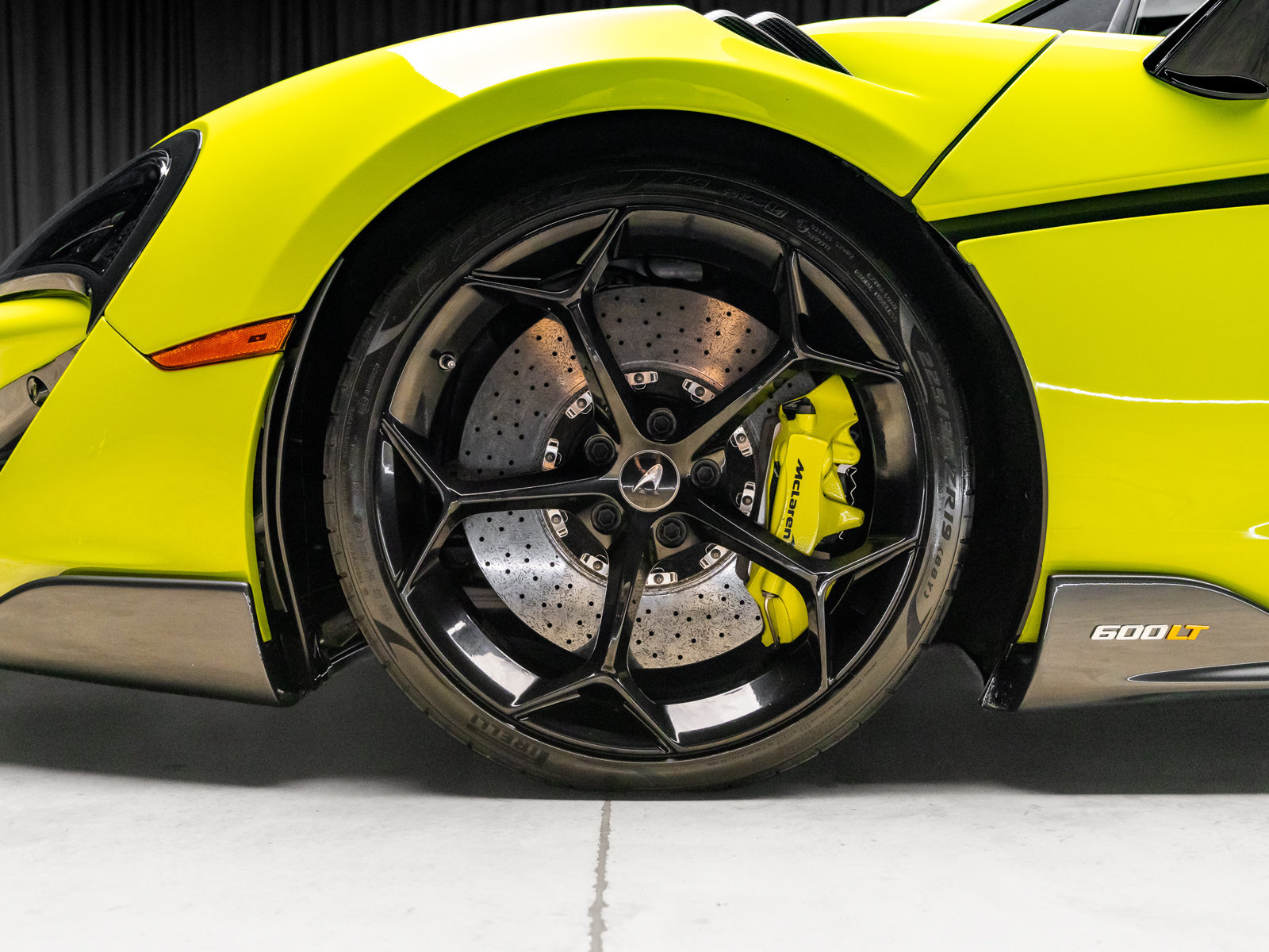 Used 2020 McLaren 600LT Spider RWD image 27
