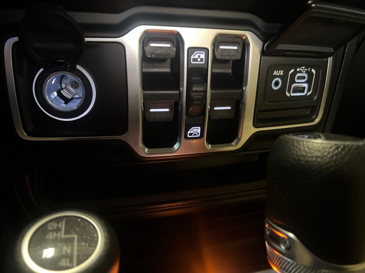 Used 2021 Jeep Gladiator Overland AWD/4WD image 31
