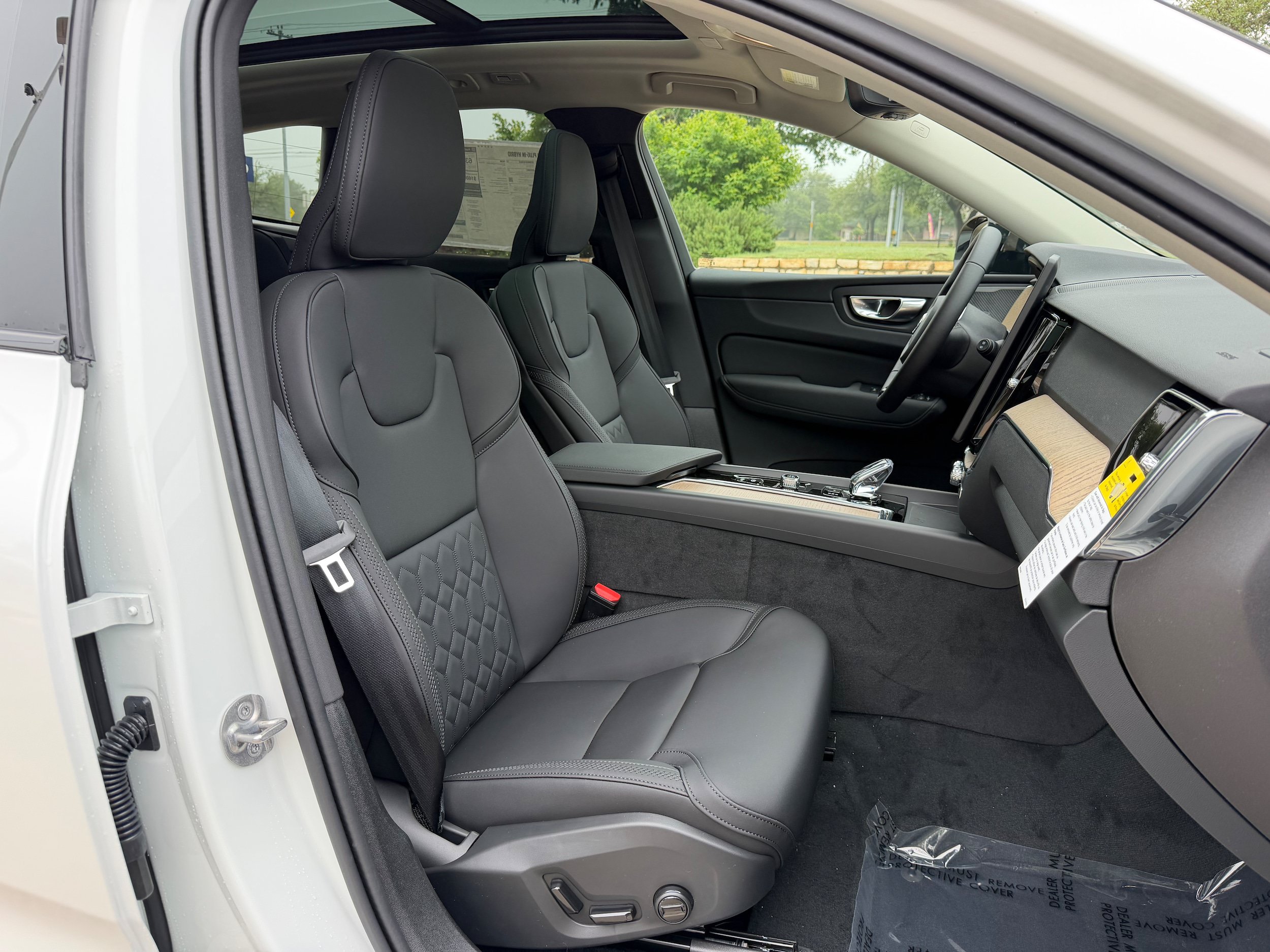 New 2026 Volvo XC60 T8 Plus w/ Protection Package Premier AWD/4WD image 8