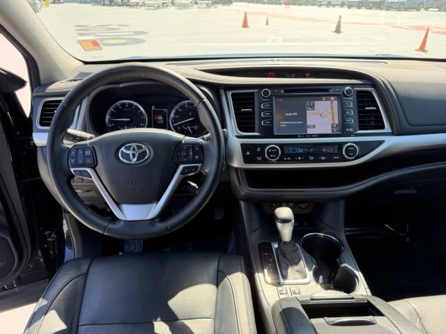 Used 2017 Toyota Highlander XLE AWD/4WD image 13