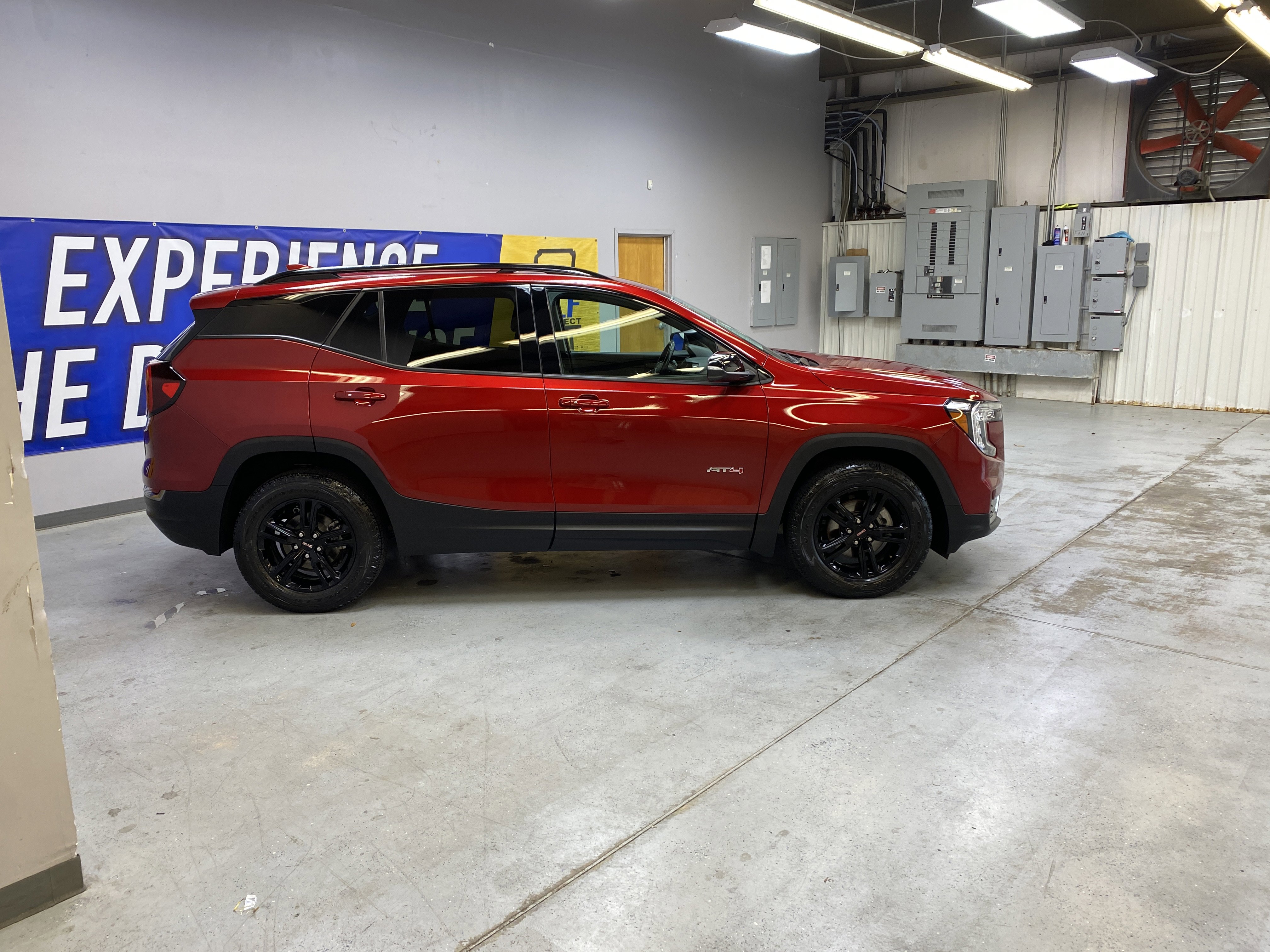 Used 2023 GMC Terrain AT4 image 8