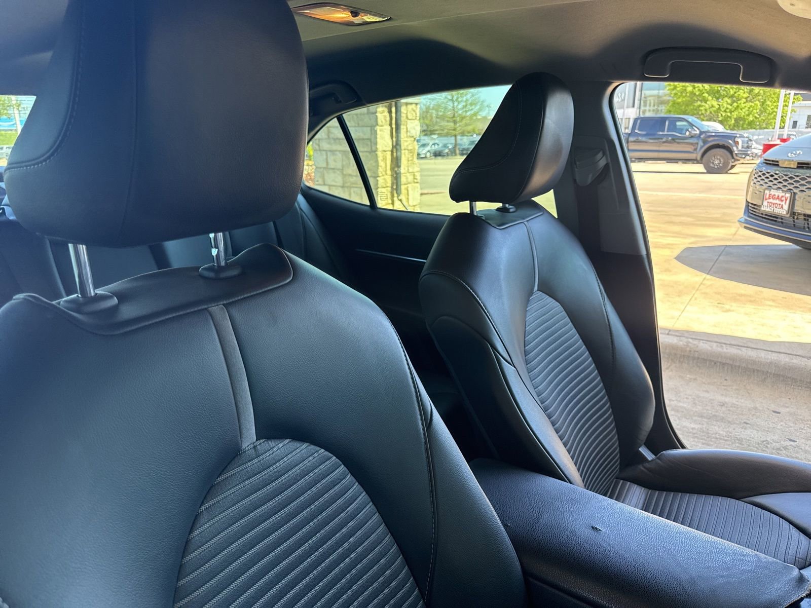 Used 2020 Toyota Camry SE image 19