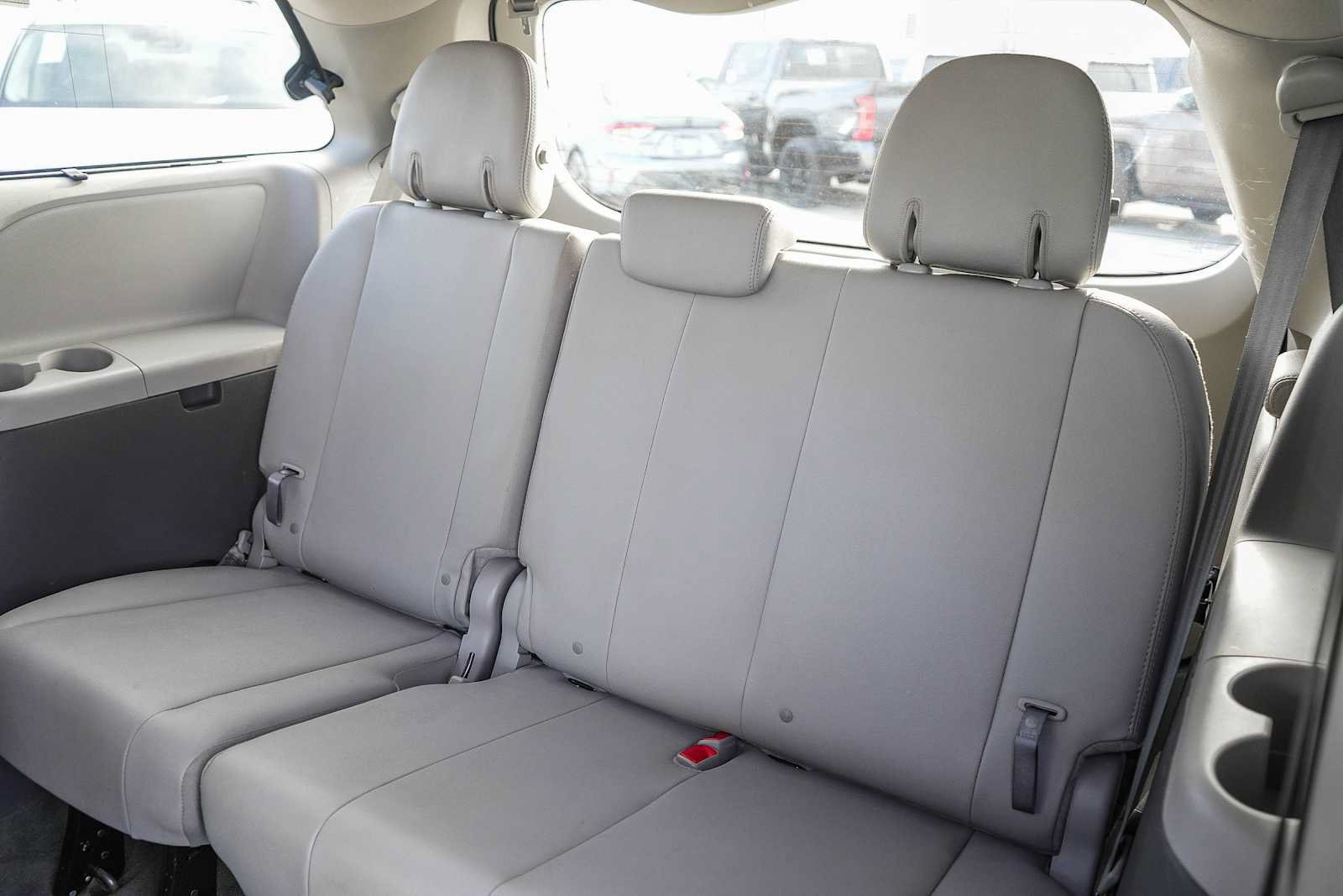Used 2017 Toyota Sienna XLE w/ XLE Navigation Package FWD image 20