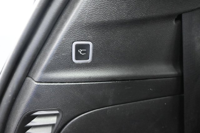 Used 2018 Chrysler Pacifica Limited FWD image 8