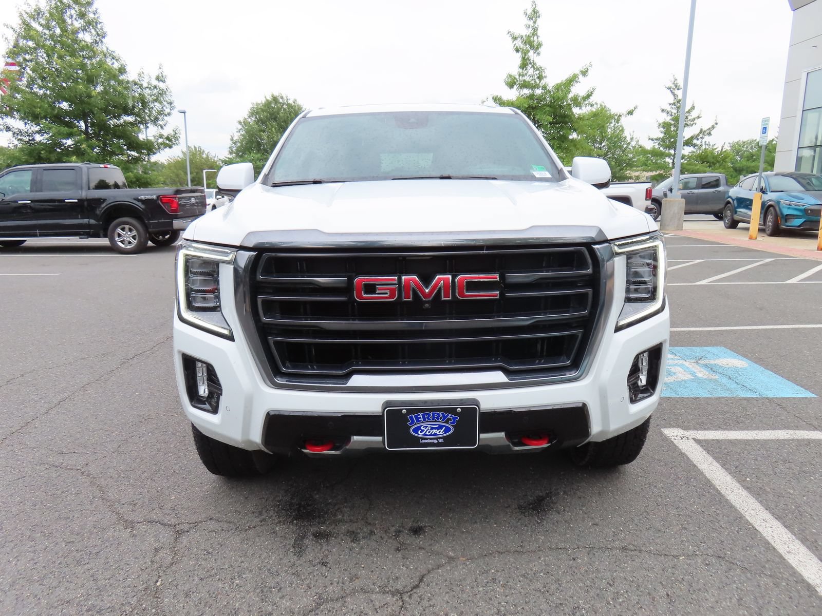 Used 2024 GMC Yukon XL AT4 w/ AT4 Premium Package AWD/4WD image 2
