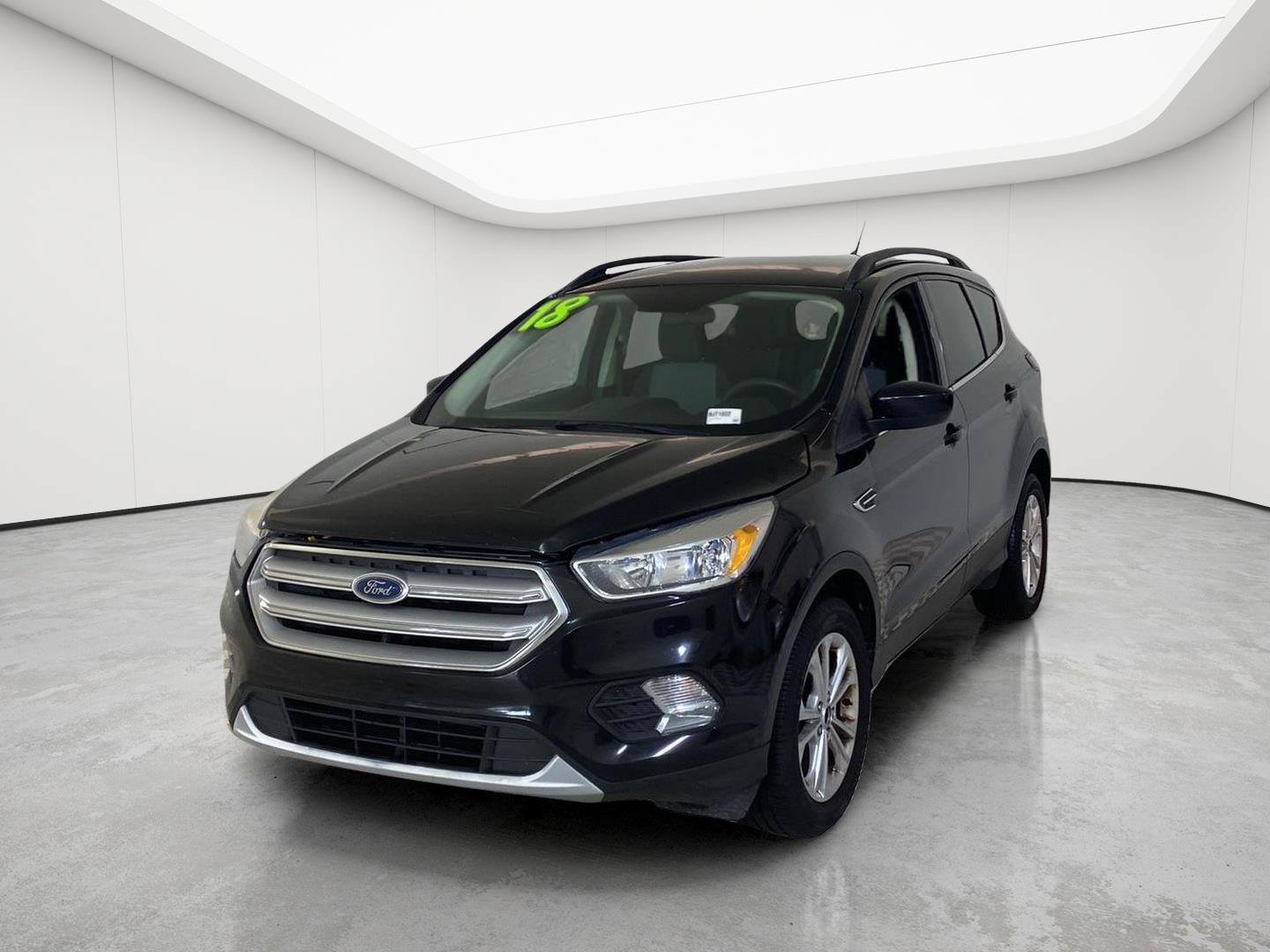 Used 2018 Ford Escape SE w/ SE Sync 3 Package AWD/4WD image 3