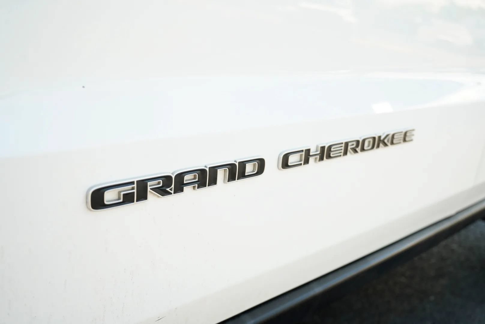 Used 2018 Jeep Grand Cherokee Limited AWD/4WD image 10