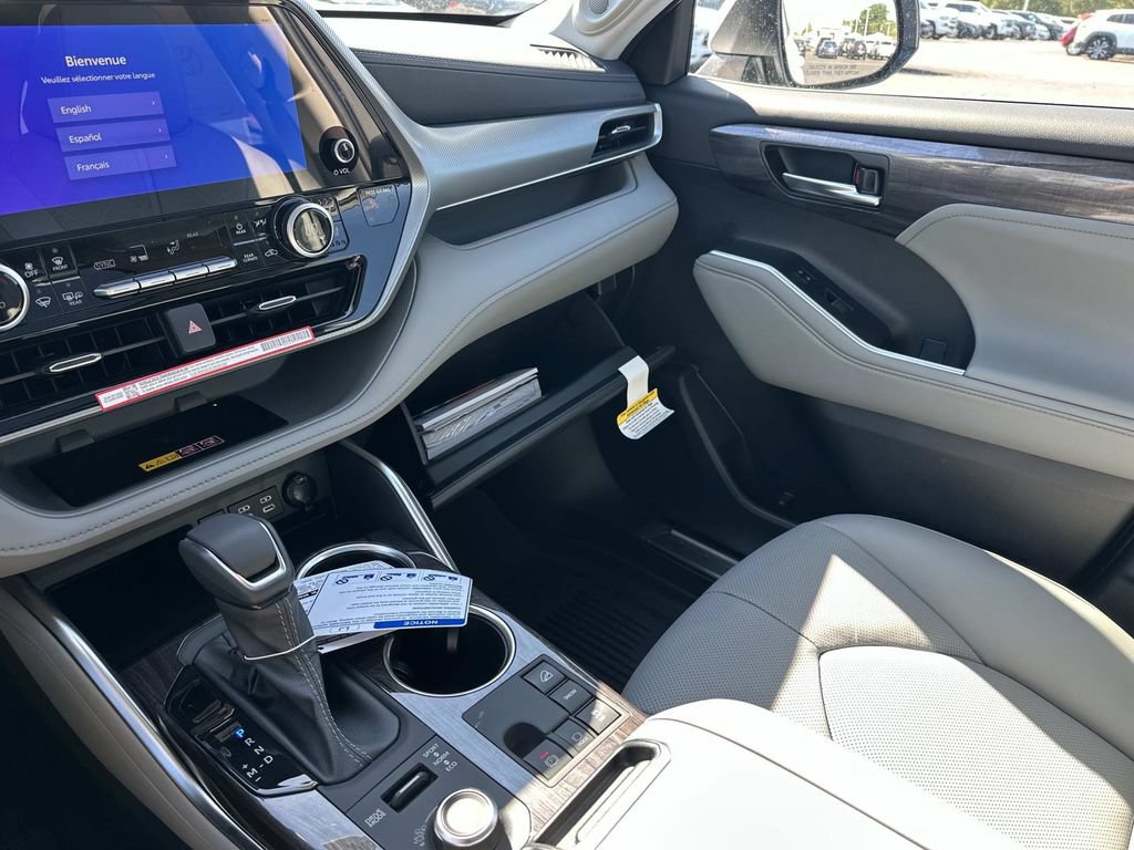 New 2026 Toyota Highlander Platinum AWD/4WD image 34
