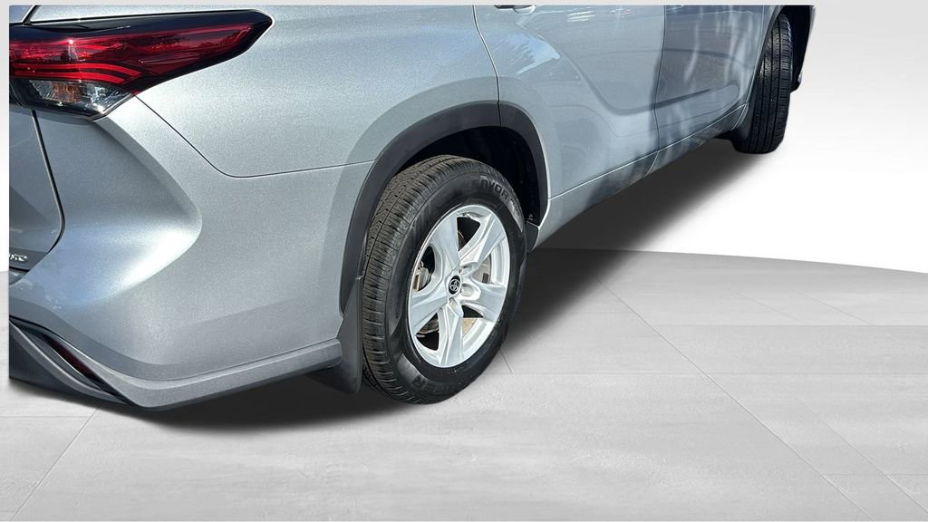 Used 2020 Toyota Highlander LE image 8