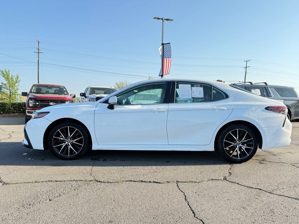 Used 2024 Toyota Camry SE FWD image 4