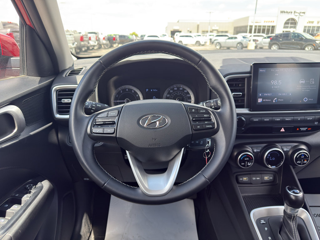 Used 2022 Hyundai Venue SEL FWD image 14